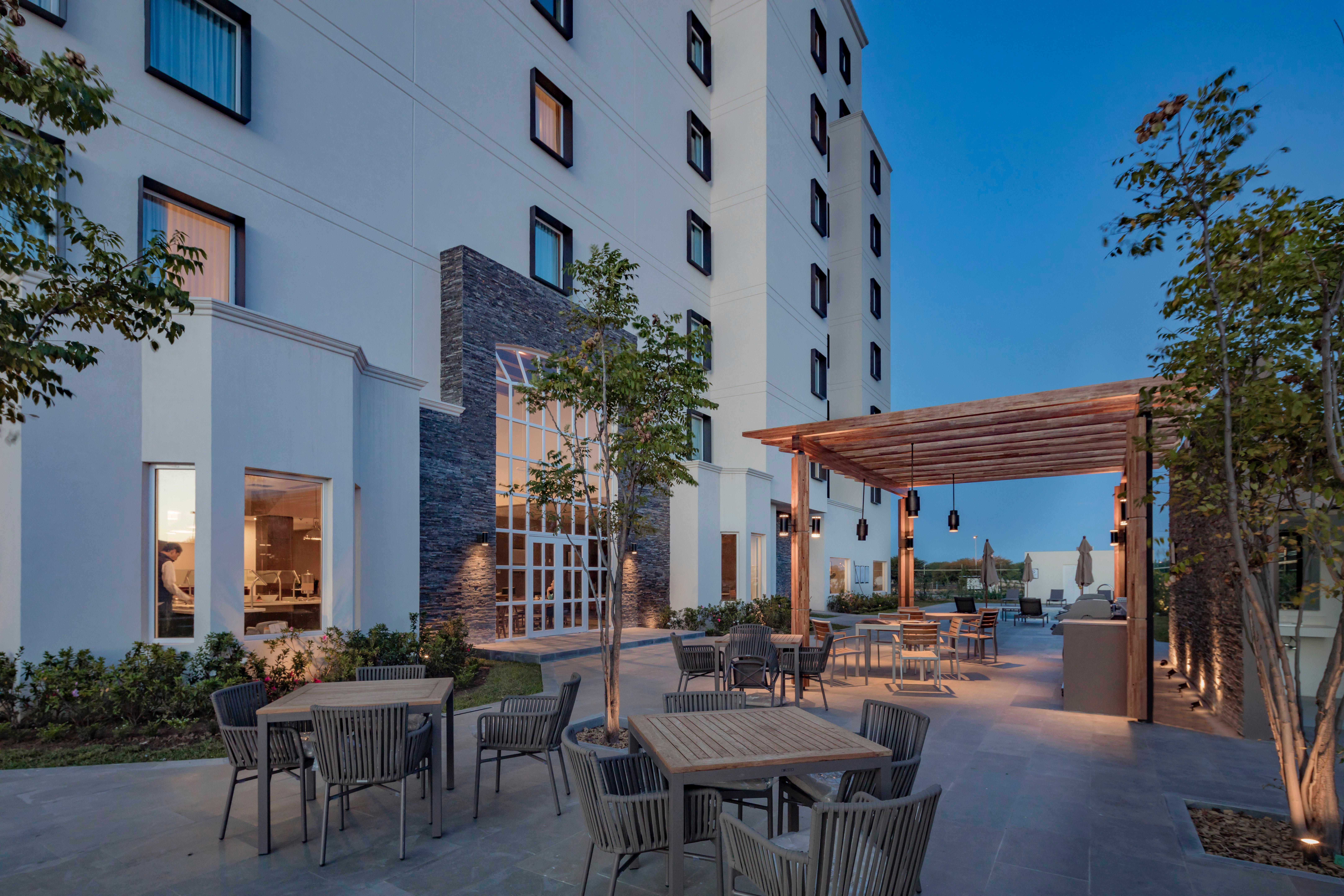 Staybridge Suites - Saltillo By Ihg Экстерьер фото
